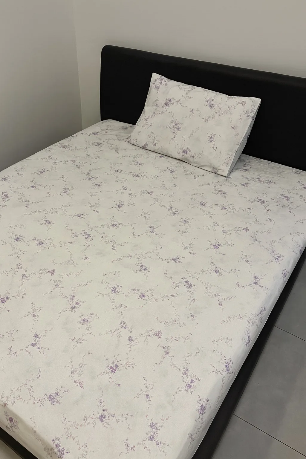 Botanica15 Soft white bedsheet fabric with subtle pattern – Themes Furnishings